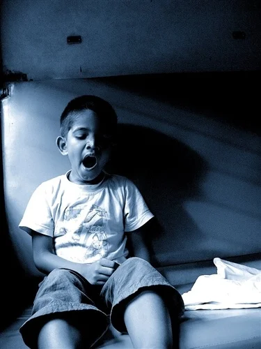 boy-cute-child-manoj-sepiastory-portrait-photographer-availablelight-atlanta-indian-sunlight-hrishikesh-yawn-train_001_500H.jpg
