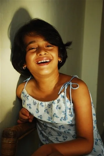 girl-cute-child-manoj-sepiastory-portrait-cochin-photographer-availablelight-atlanta-indian-sunlight-hrishikesh-school-calicut-aishwarya-003_500H.jpg