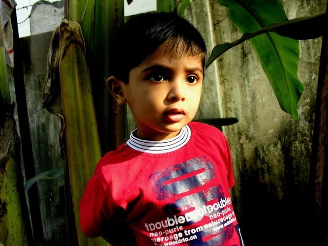 unni-aravindakhshan-son-boy-cute-child-manoj-sepiastory-portrait-photographer-availablelight-atlanta-indian-sunlight-001_500H.jpg