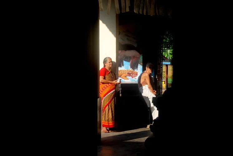 hindu-temple-devotee-manoj-sepiastory-indian-portrait-001_500H.jpeg