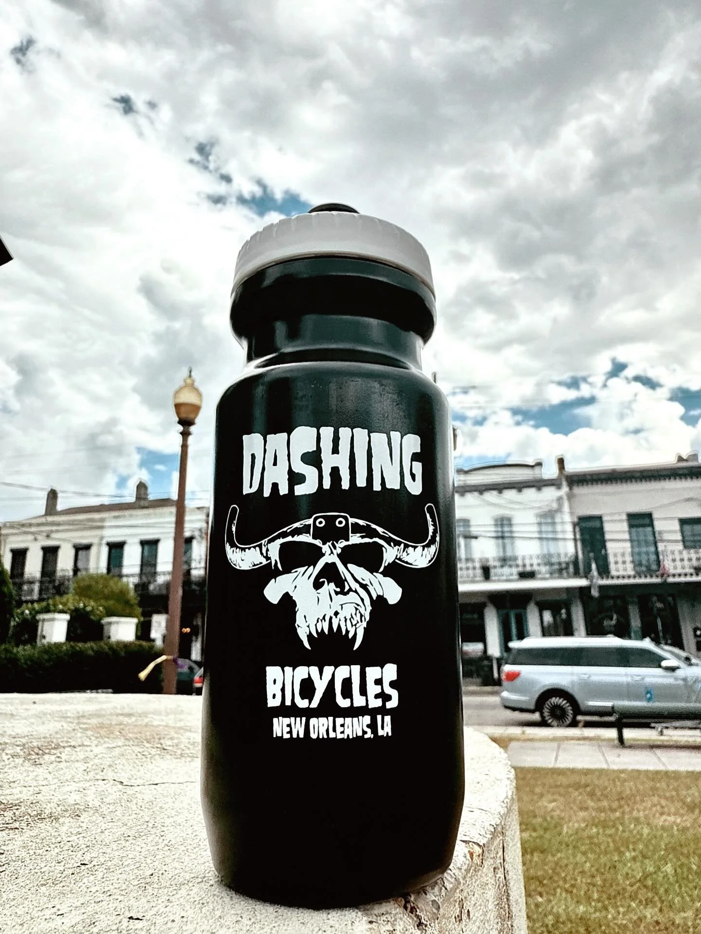 Your favorite Dashing tee design is now also a water bottle 🤘 that is all!

#Nolabikelife #nola #ride #nolabikes #neworleans #neworleansbikelife #shoplocal #shopnola #shopneworleans #followyournola #inthestand #bicycle #bikeshop #photooftheday  #cyc