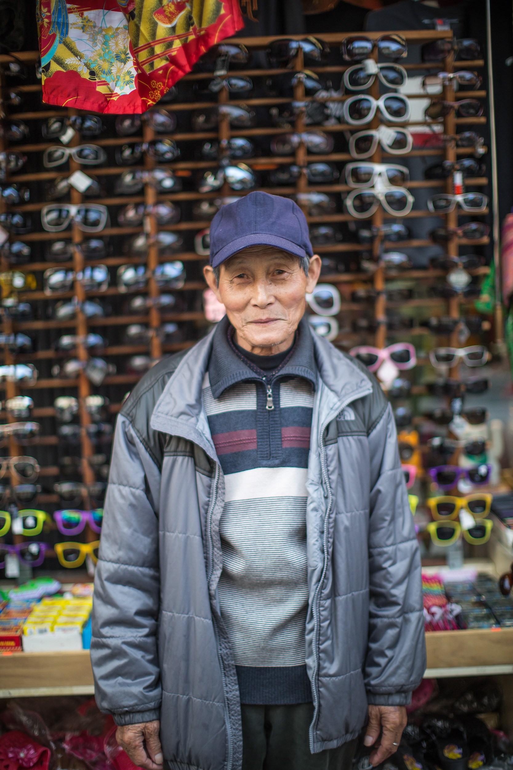  A sunglass vendor in San Francisco's China Town.&nbsp; 