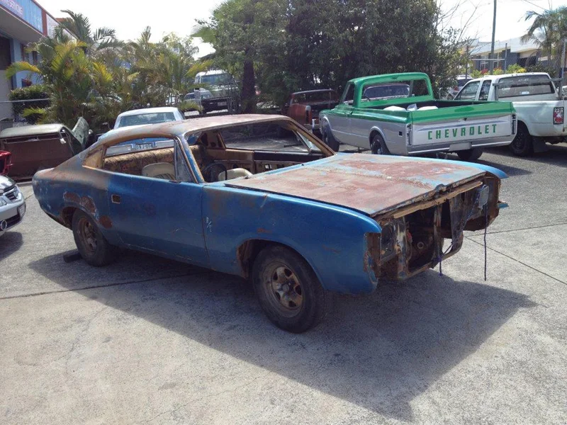 1971 VH RT Charger - Restoration - Ol' School Garage (3).jpg