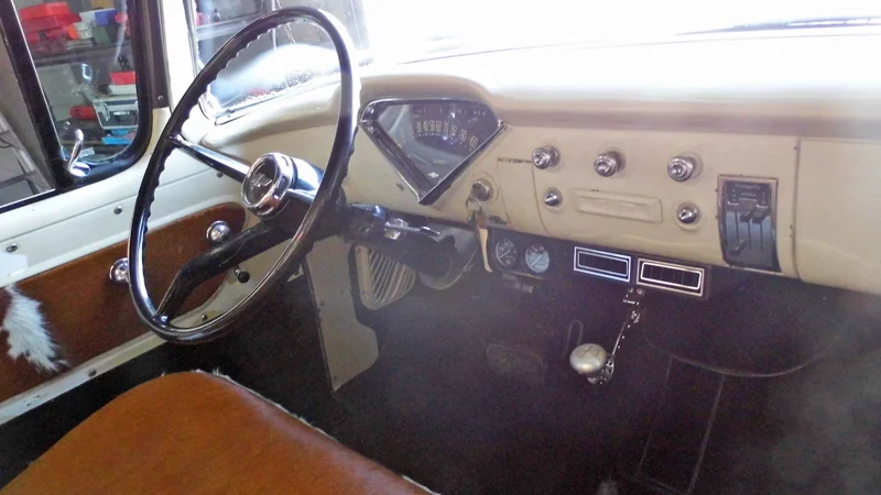 1955 Chevrolet Pickup Trick Restoration - Ol' School Garage (16).jpg
