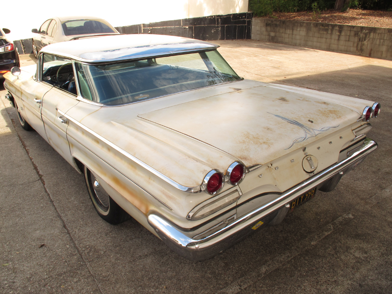 1960 Pontiac Ventura Sedan (137).jpg