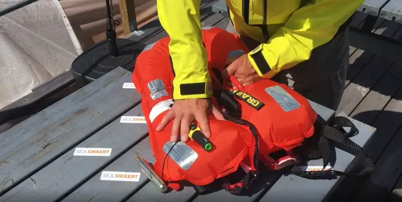 Åbent hus i FSK, gennemgang og info om oppustelige redningsveste