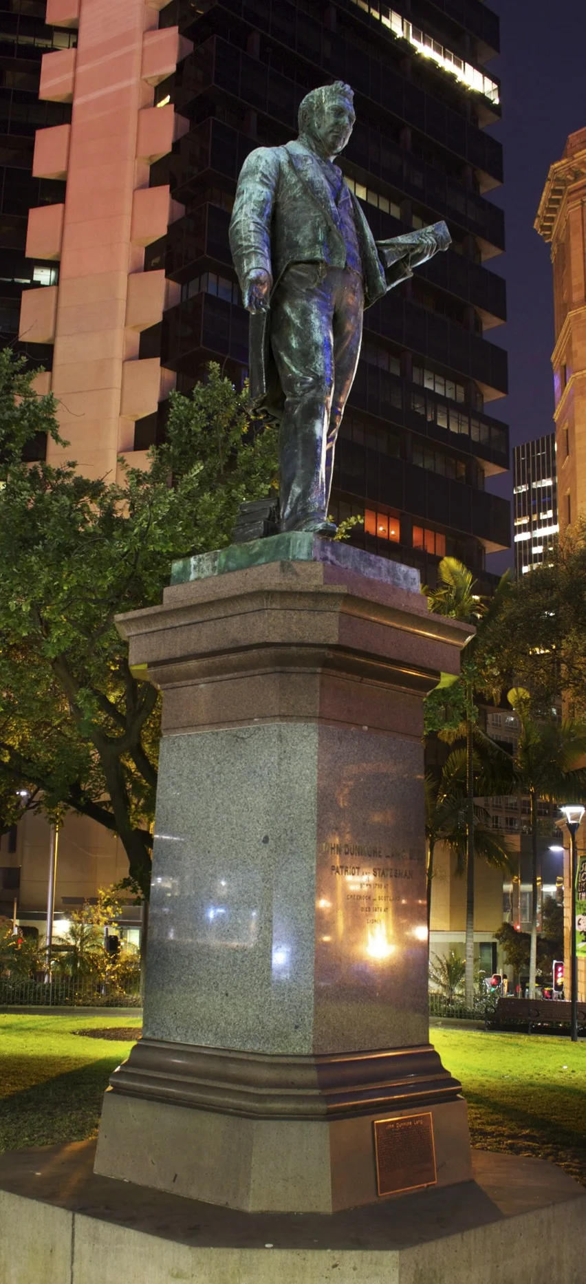 Statue 2