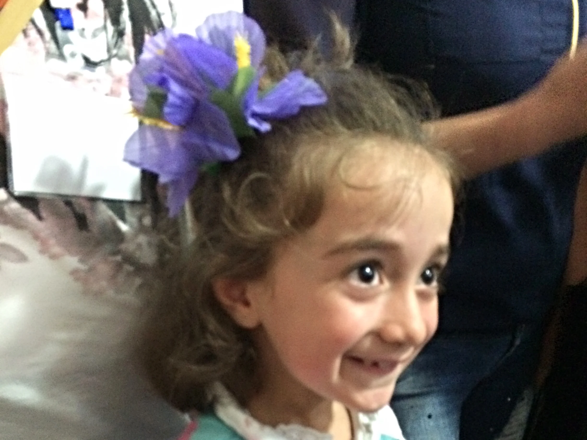 Lutha Nseir of Aleppo models her new floral hair clip.