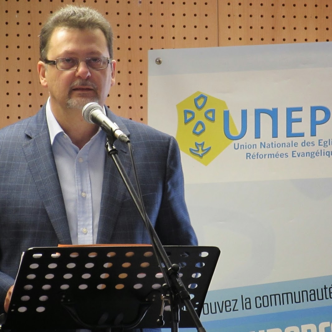 Rev. Dr. Carlos del Pino addressing the Synod of the National Fellowship of Reformed Evangelical Churches of France.