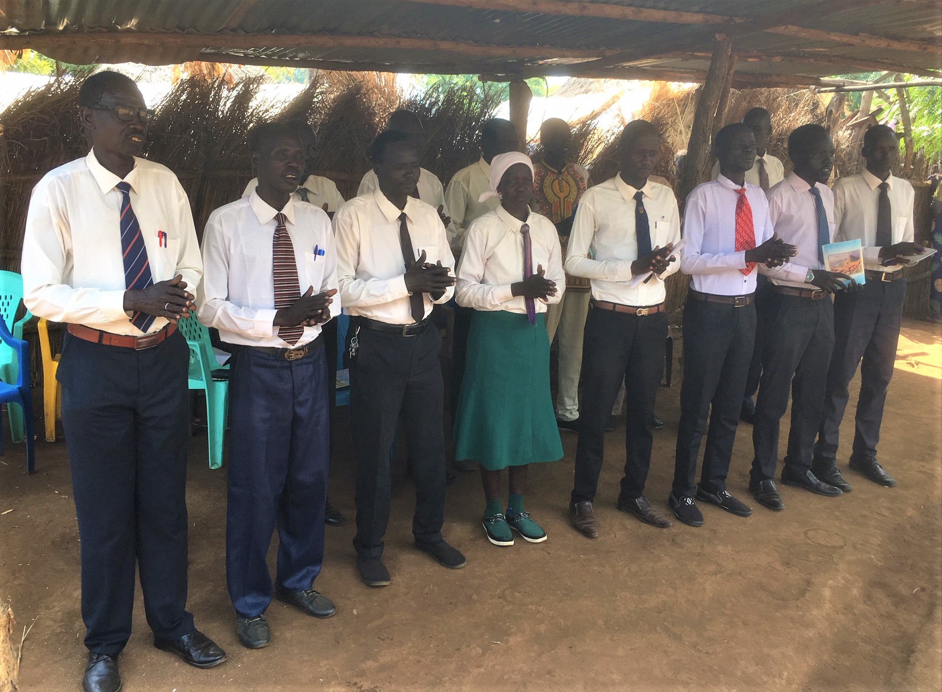  Some of the Bible students at the Sobat school in Kule refugee camp 