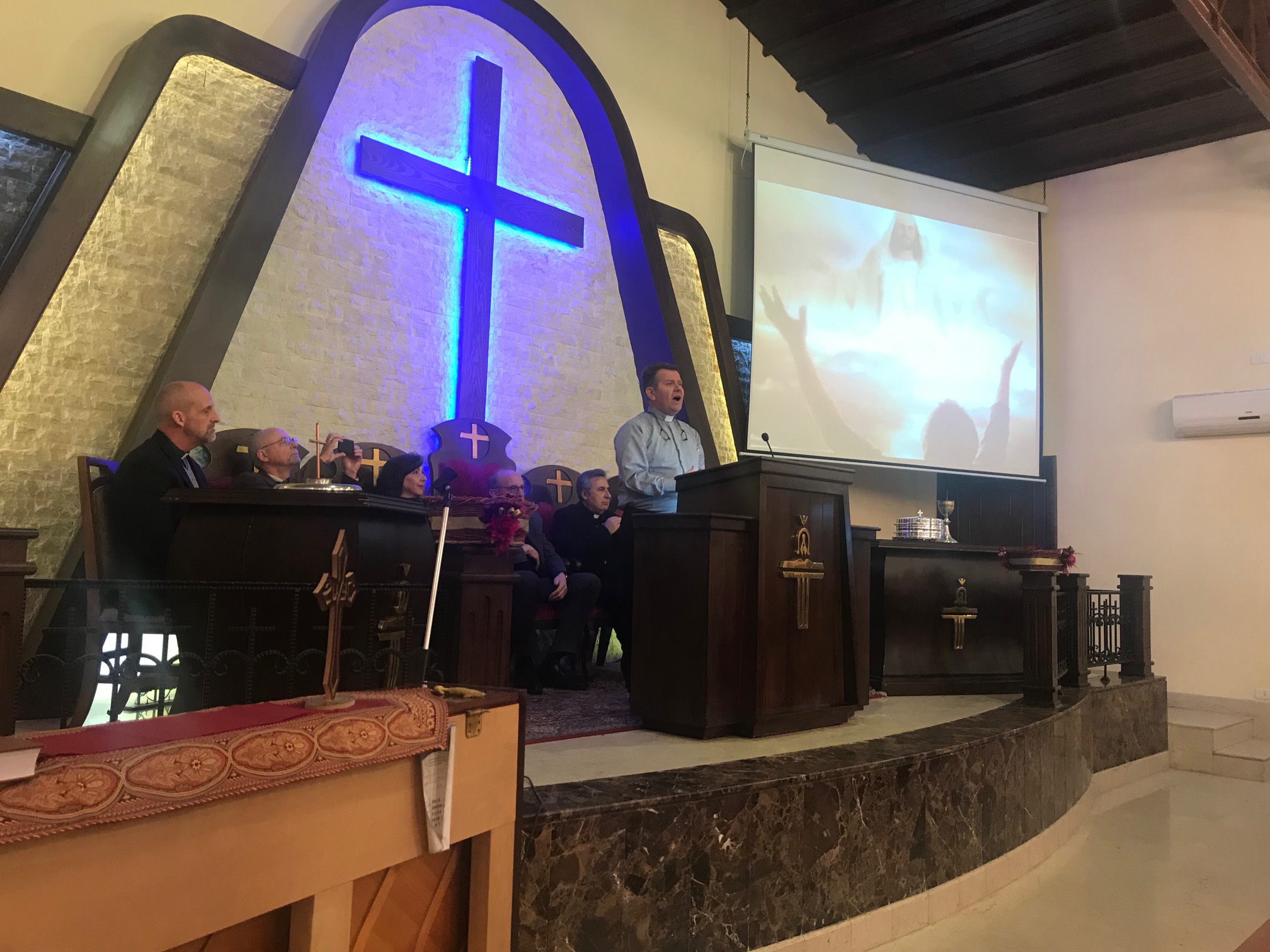  Worship in Aleppo church on Wednesday evening 