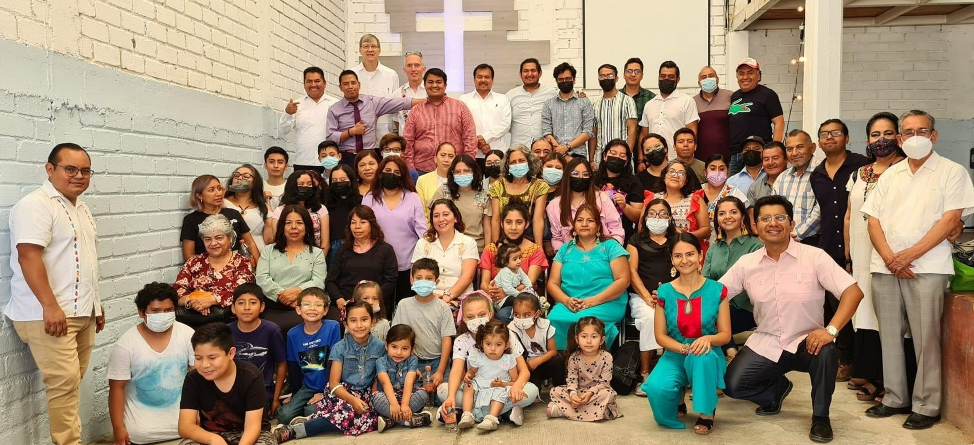  The congregation at Hospital de la Fe 