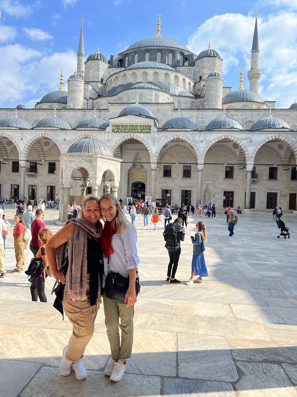 Susan Montoya (l) and Melissa Mandala in front of the Blue Mosque