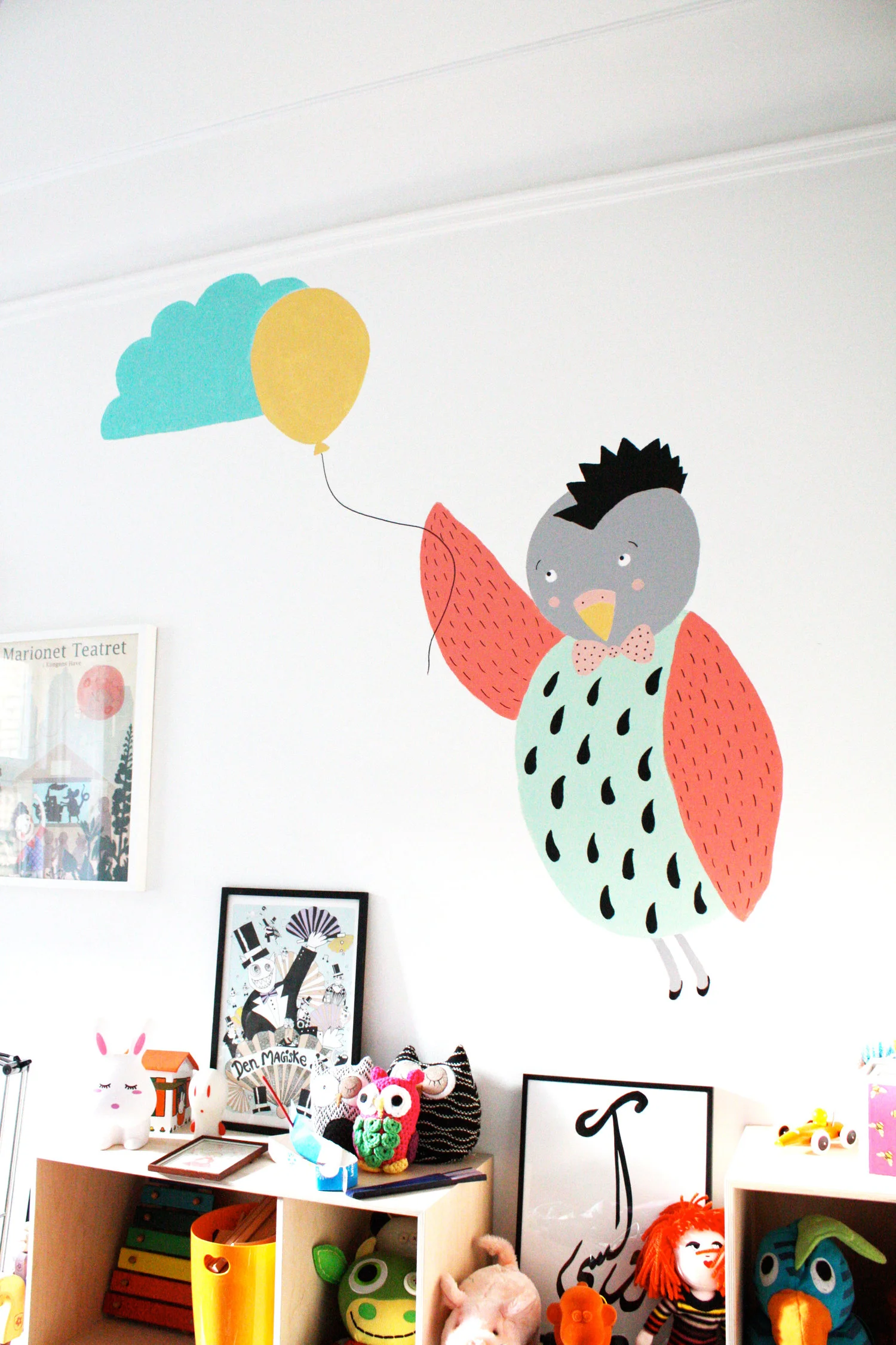 I made a wall paint in Roxys room.