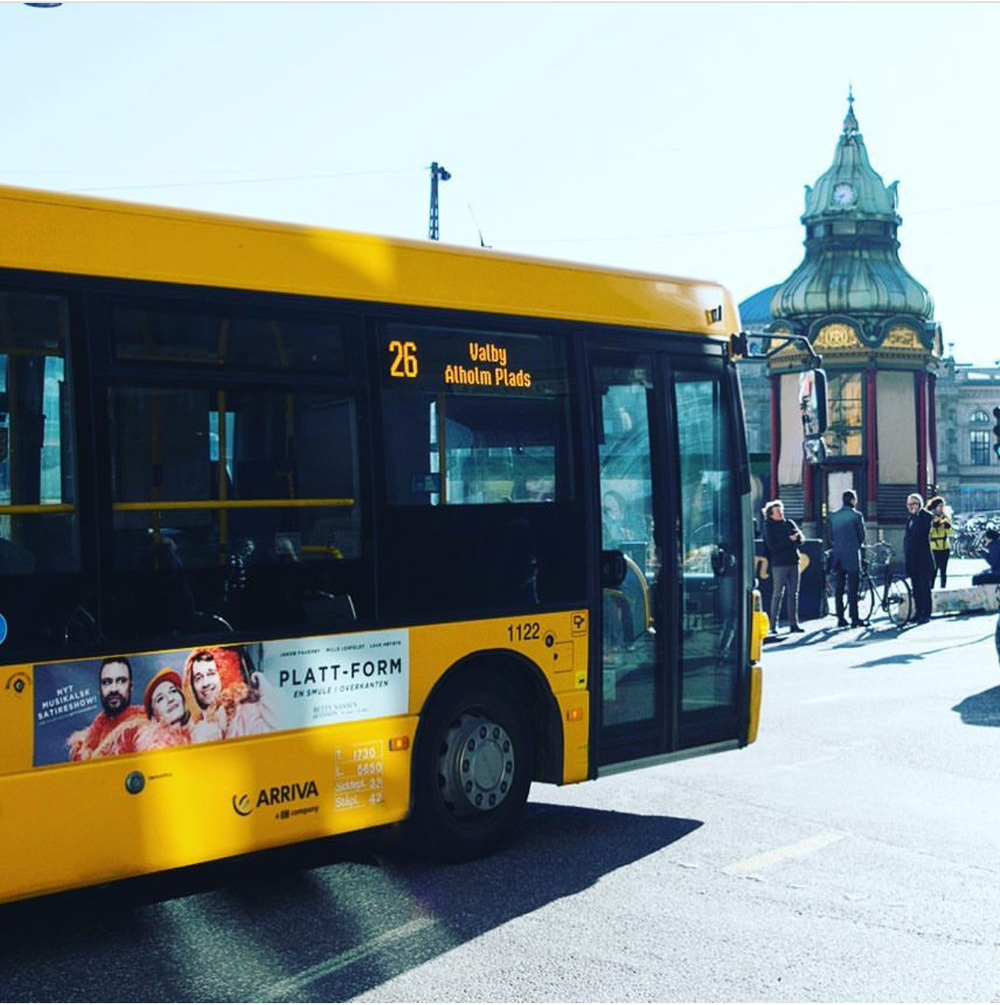 Busreklamer til Platt-Form 2017
