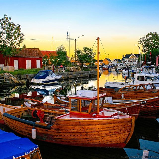 Bli med p&aring; tur! Vi bes&oslash;ker de flotteste attraksjonene langs Vikingveien i Vestfold. Se fantastiske naturomr&aring;der kombinert med vikinghistorie. All transport tur/retur Oslo, og middag inkludert.
De tre siste l&oslash;rdagene i oktobe