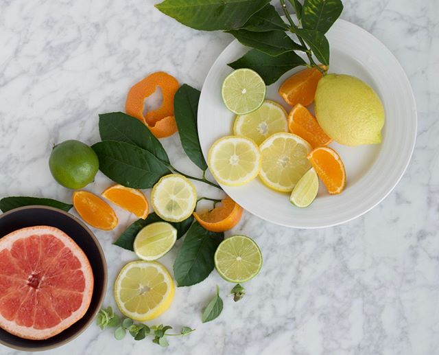 Nothing like a bit of fresh citrus to brighten your day. 🍋 Whether you're starting your mornings with a glass of lemon water or squeezing it over a crisp salad, the health benefits of citrus are hard to ignore. These fruits are rich in a variety of 