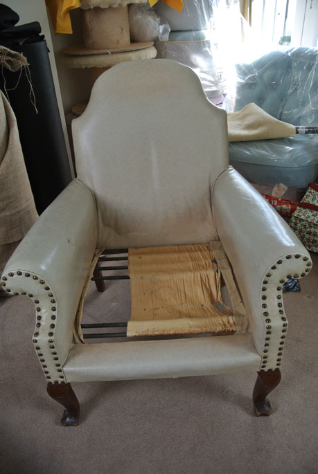  Armchair before... 