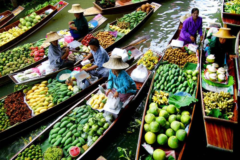 Fruit-piled-high-at-Damnoen-Saduak-Floating-Market.jpg
