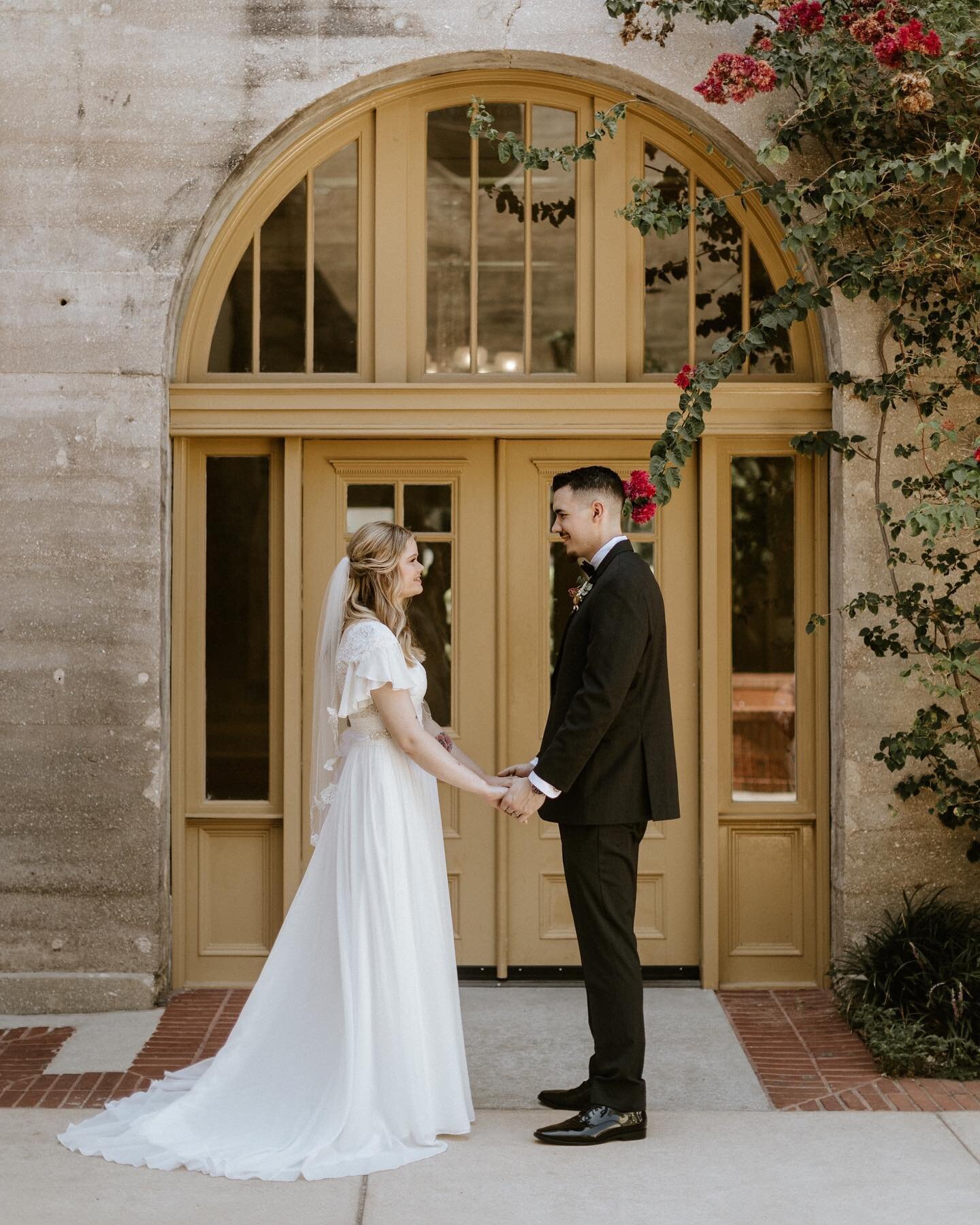 🥺 Trying not to tear up as I&rsquo;m scrolling through this intimate summer ceremony with the sweetest couple!

#staugustine #staugustinephotographer #staugustineweddingphotographer #theweddingauthority #thelightnermuseumweddings #staugustineengagem