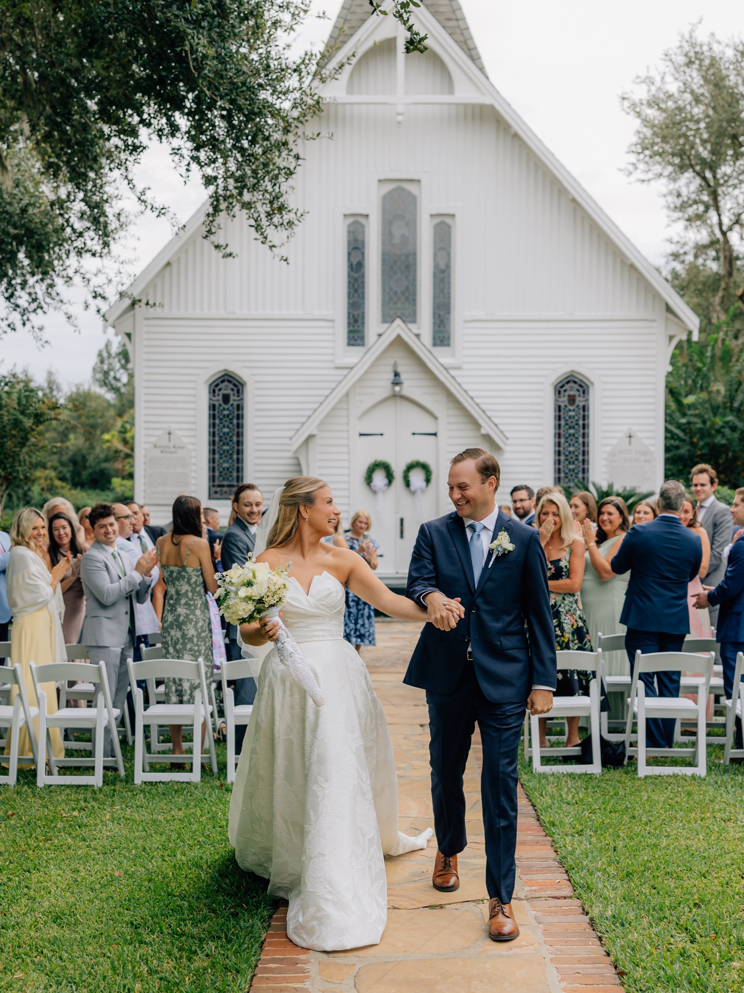Kaylin + Ben, part one 🤍

A little white chapel beneath the Spanish moss, their favorite people gathered close, and a wedding day that felt completely at home on St. Simons Island.

From the sweetest first looks to the ceremony and those soft coasta