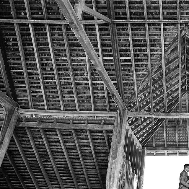 The #barn at @tocalhomesteadweddings is just a perfect bit of #construction and #woodwork . Love it. This #image from a recent #wedding . @photographyonhermitage @huntervalley @tocalhomestead @tocalhomesteadweddings #bnw #bnwphotography #huntervalley