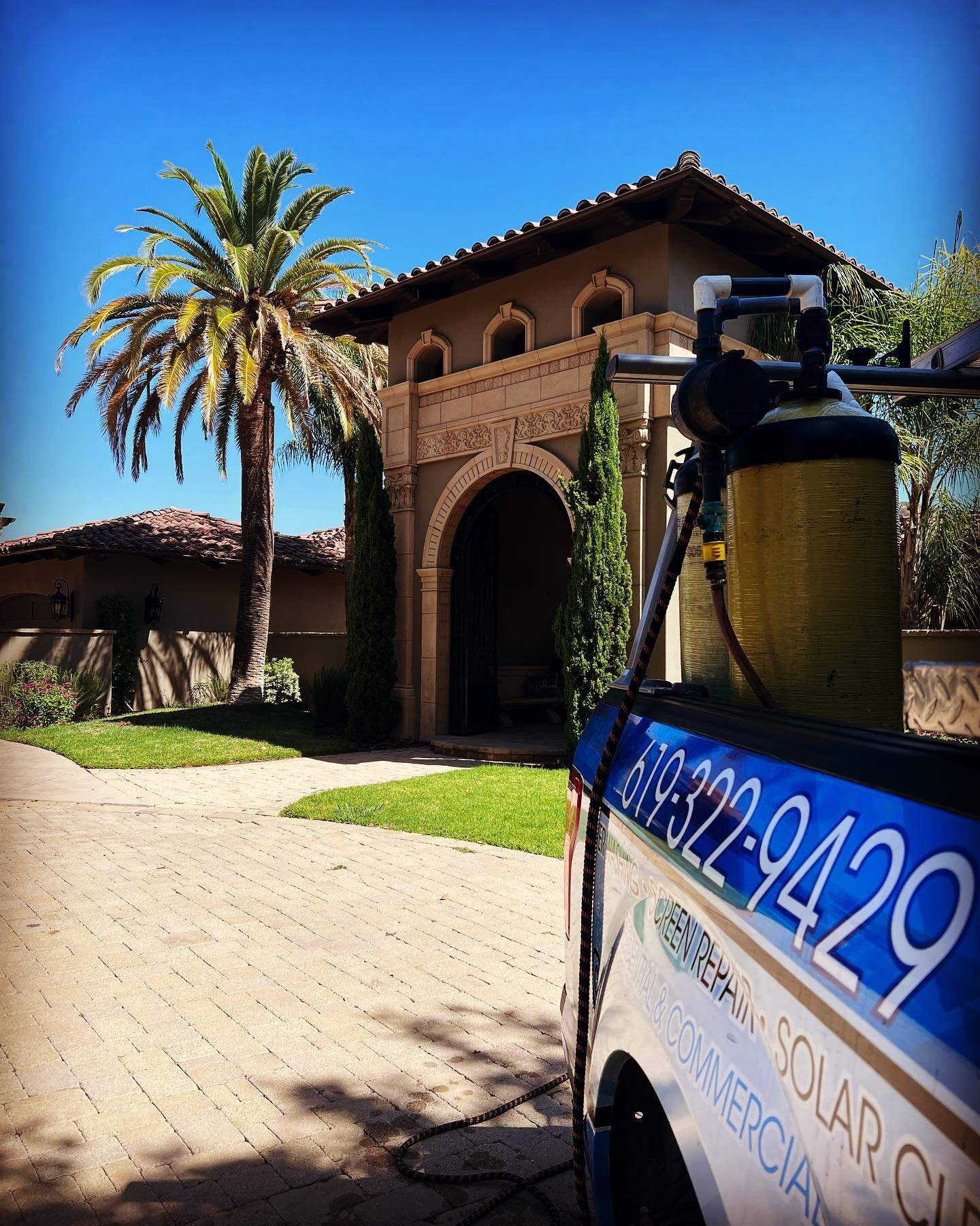 8,600sf of window cleaning today. I had two kittens following me to keep me entertained. #poway #powayrealestate #powayrealtors #gwcwindowcleaning #windowcleaning #itshotoutside #90degrees