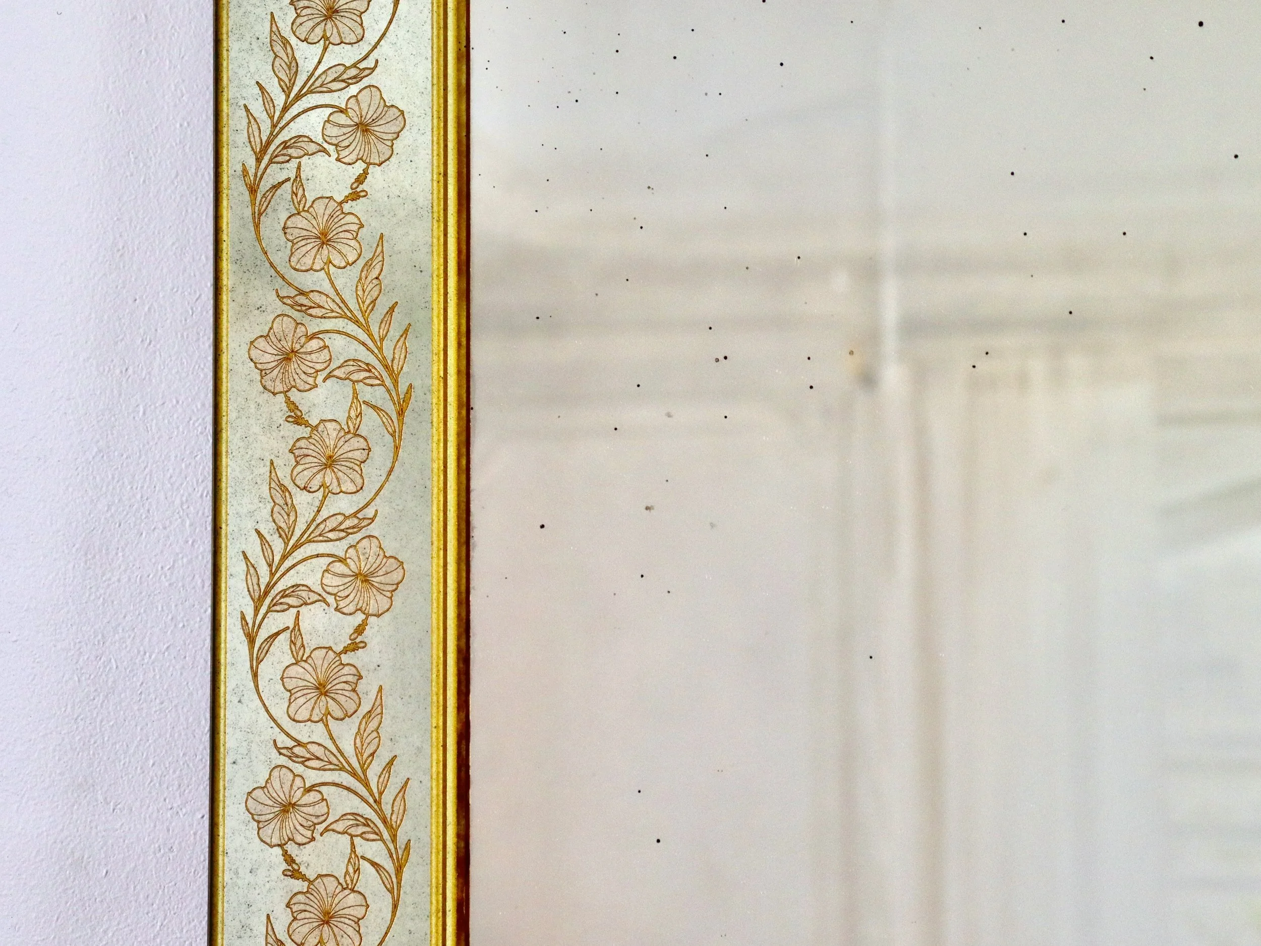 Louis Philippe in Floral Vérre Églomise (Green) - Details.jpg