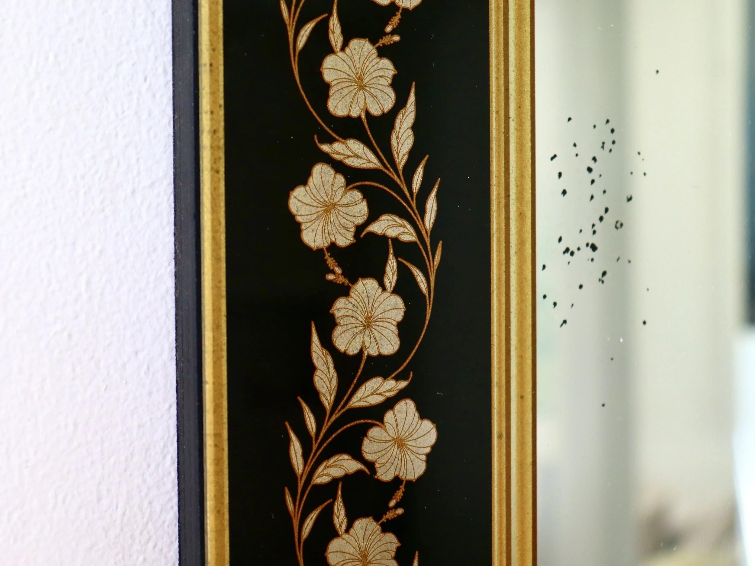 Louis Philippe in Floral Vérre Églomise (Black) - Details.jpg