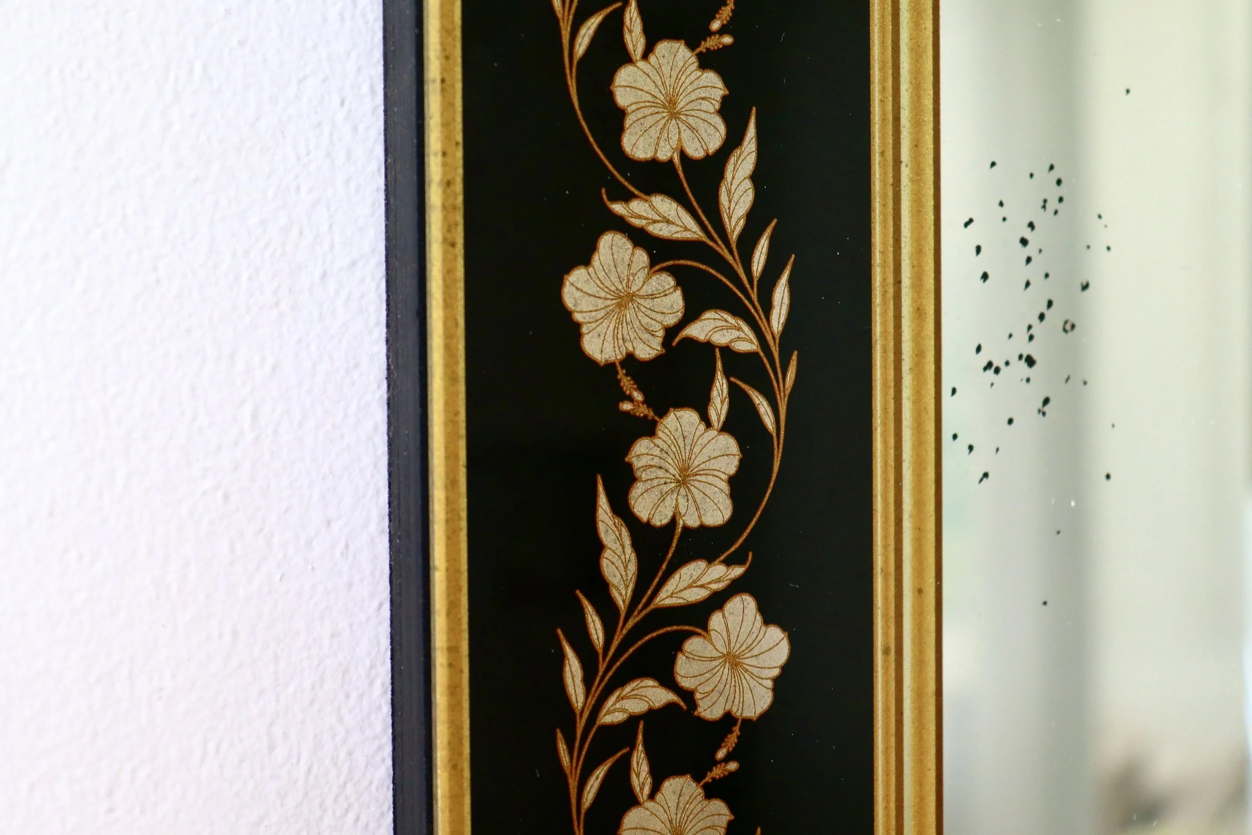 Louis Philippe in Floral Verre Eglomise (Black) - Details.jpg
