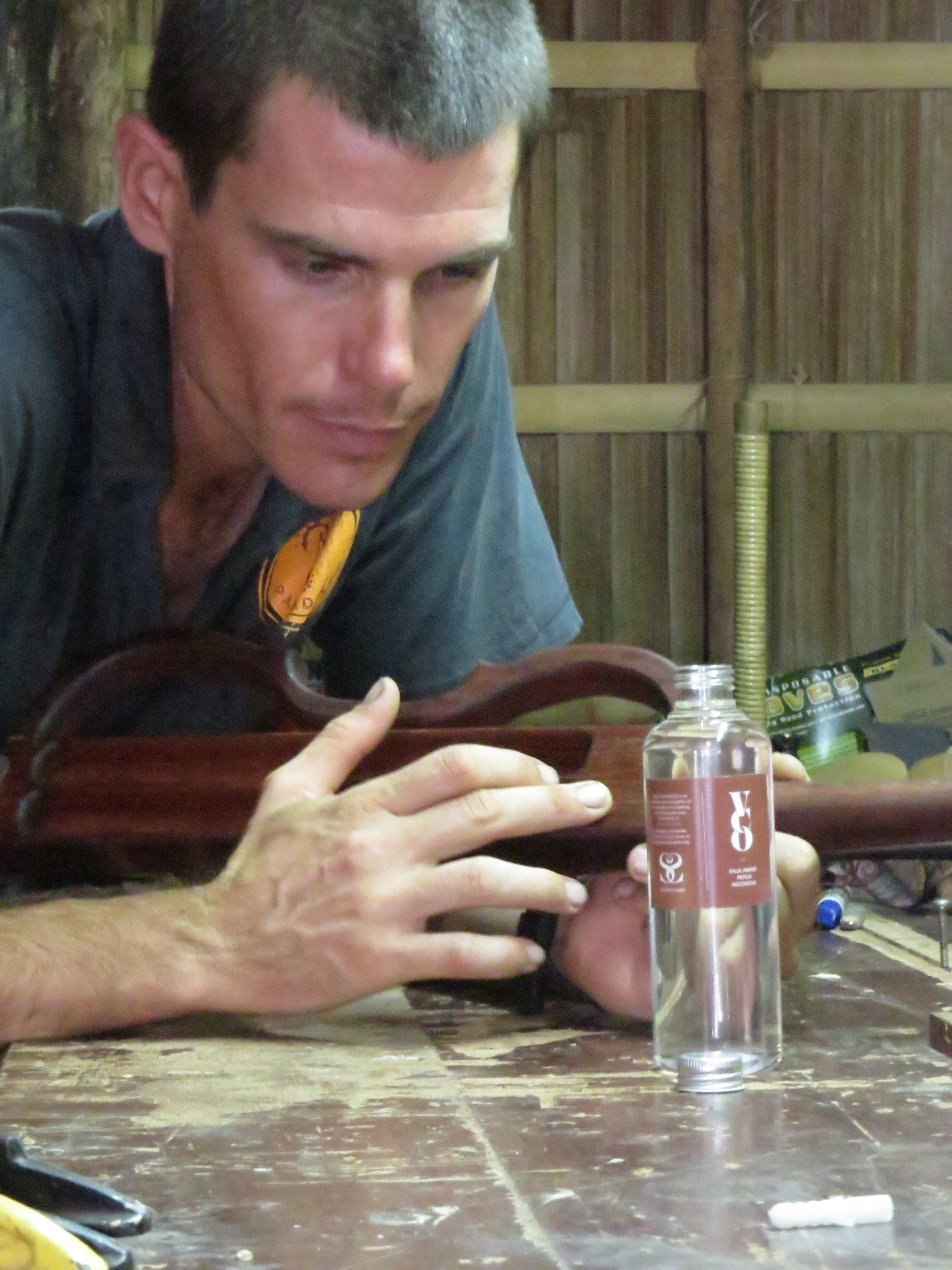 Chris Hamilton using Sea Sanctuaries VCO to oil his violin