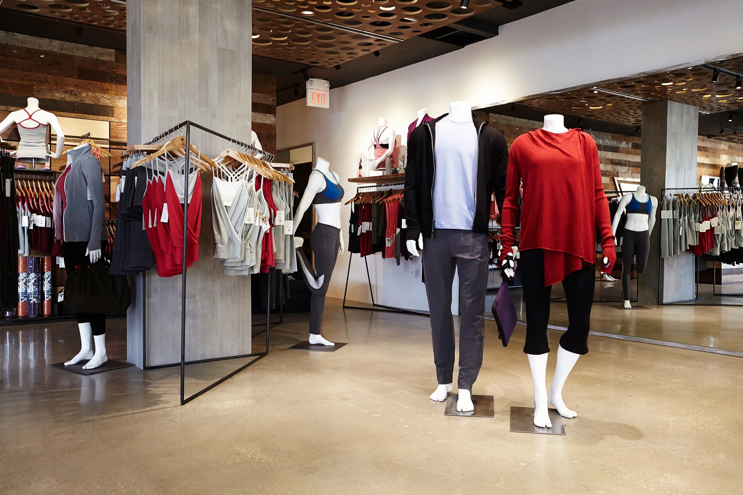 YOGASMOGA_-SHOP_BRENTWOOD_0053-copy.jpg