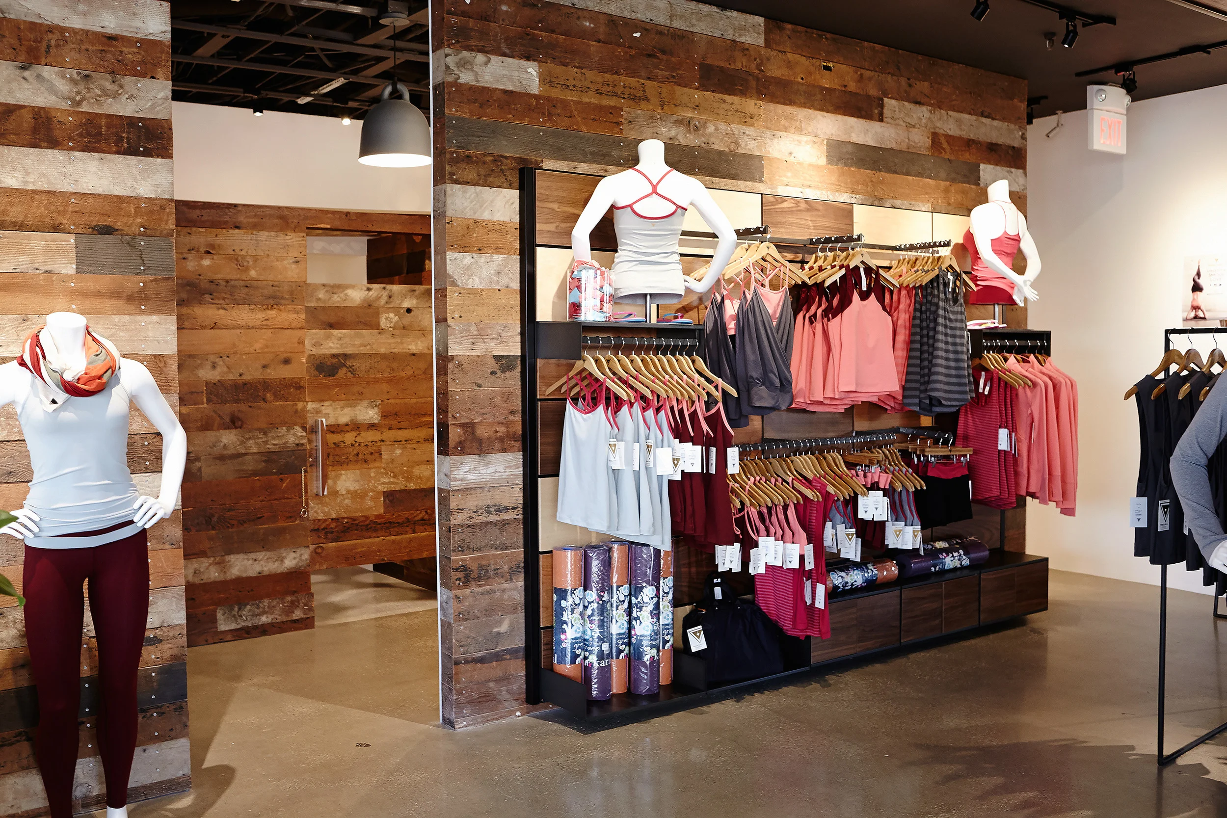 YOGASMOGA_-SHOP_BRENTWOOD_0089-copy.jpg