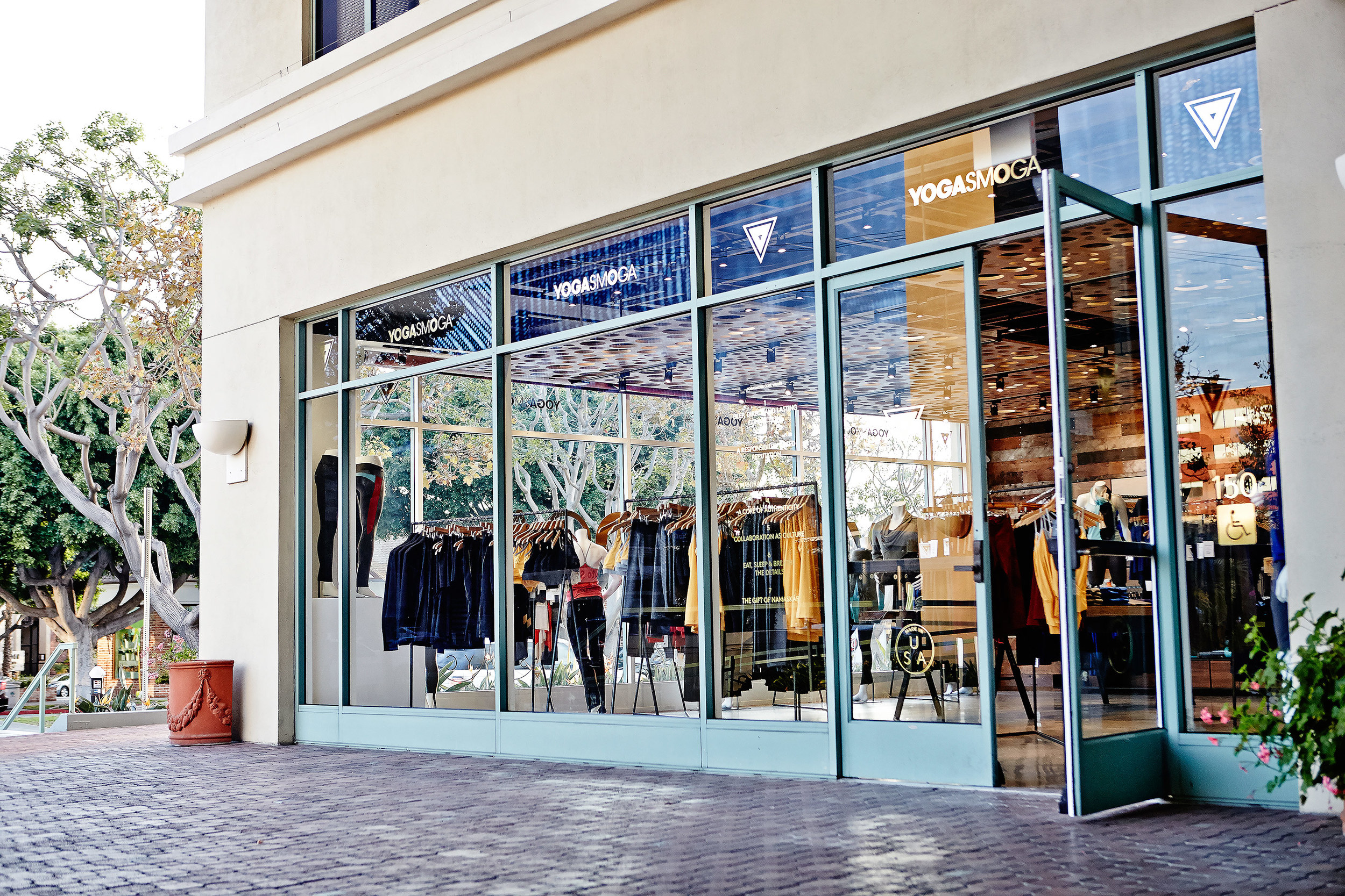 YOGASMOGA_-SHOP_BRENTWOOD_0151-copy.jpg