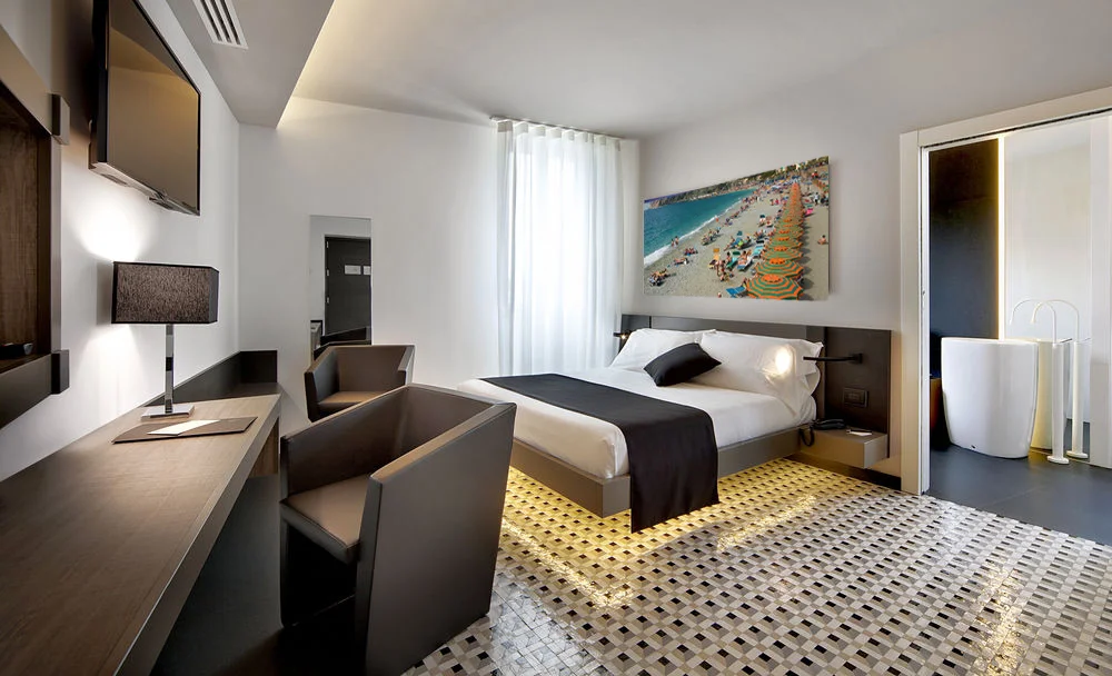 17-Superior Room_Black 01 New Art .jpg