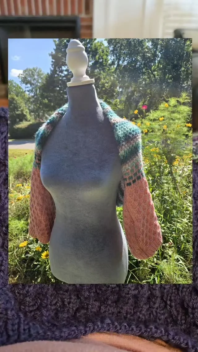 Let's walk through the stitches of my Beehive Shrug. Here's a tutorial on the KSK edge. #knittersofinstagram #knittingtutorial #stitchpattern #knittersofinstagram