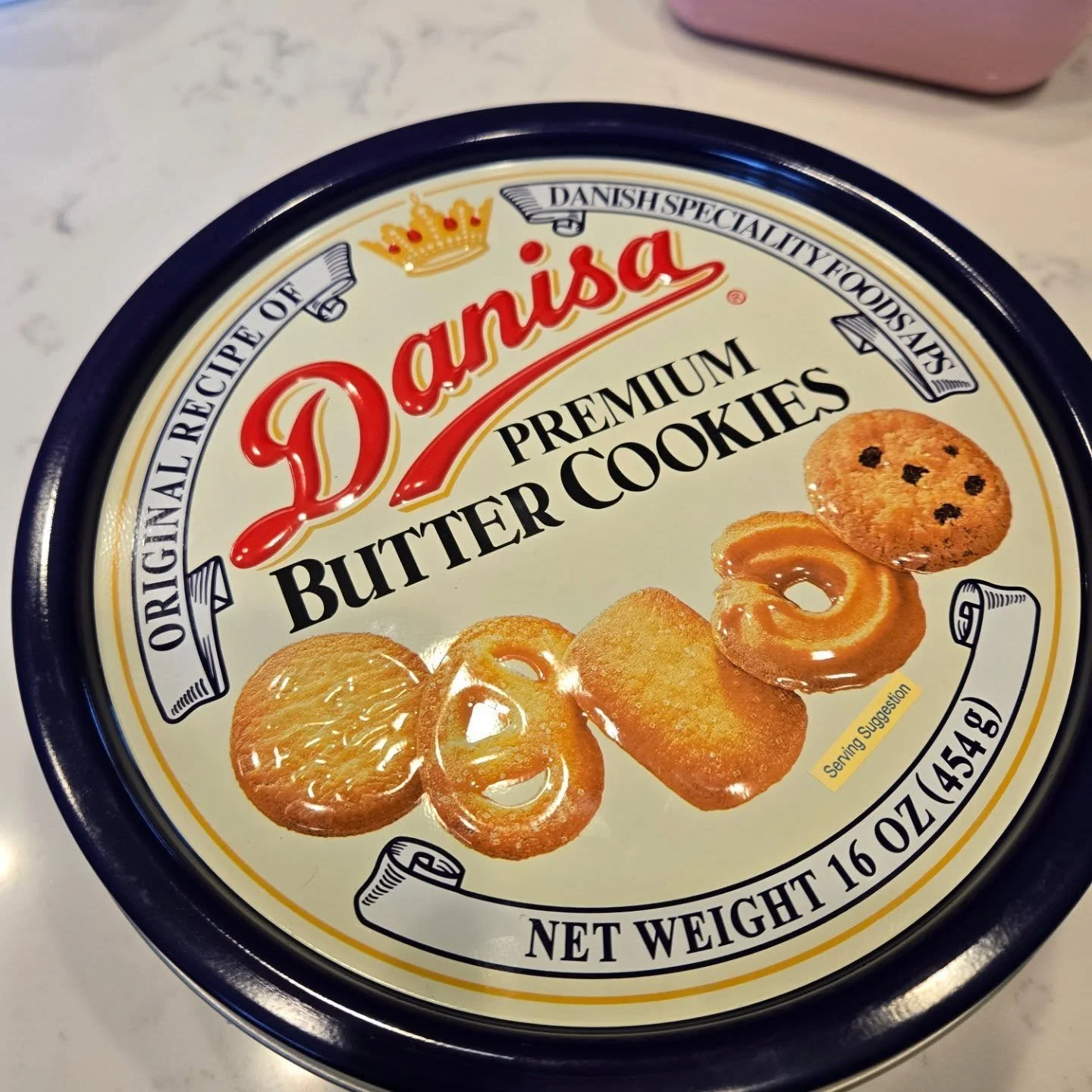 Apparently @techmechanik thinks I need a new sewing tin. #danishbuttercookies #sewingtin