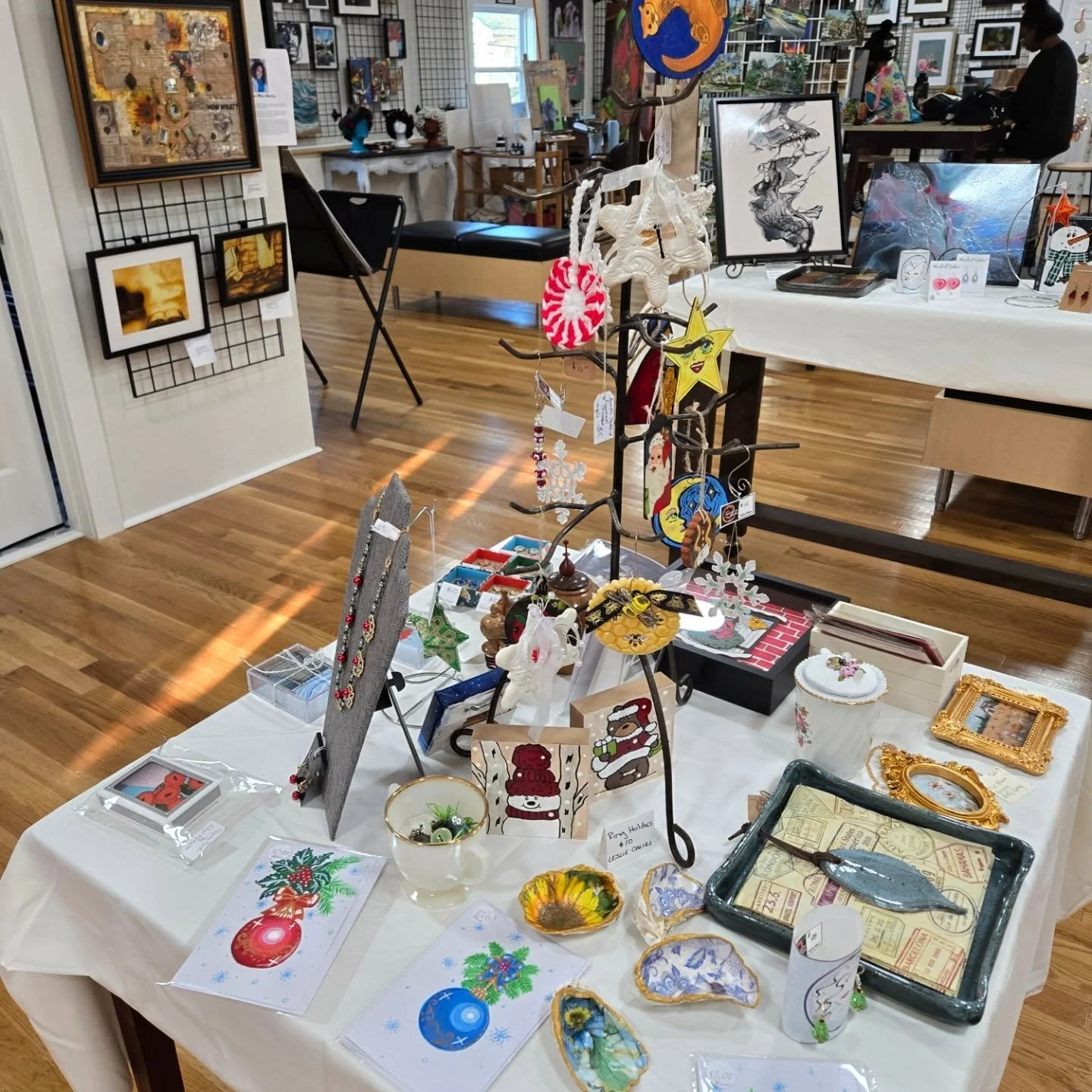 So glad that so many folks are joining us for the holiday open house @canalquarterarts Having fun making ornaments, shopping and chatting with artists. There's still time to join us. #fxbg #fxbgarts #shoplocalshopsmall