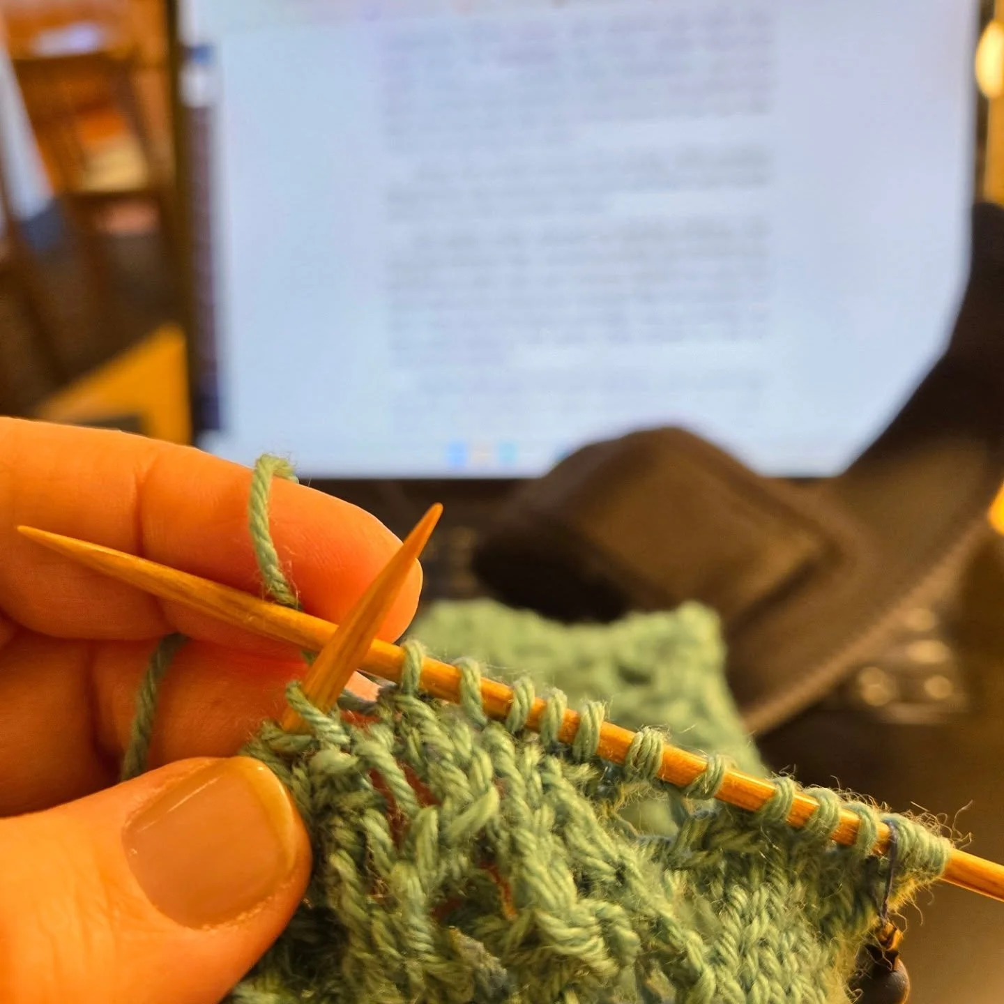 Brief stitch break between writing sprints.  Keeps me from doom scrolling. #amwritingfiction #pomodorotechnique #writingsprints