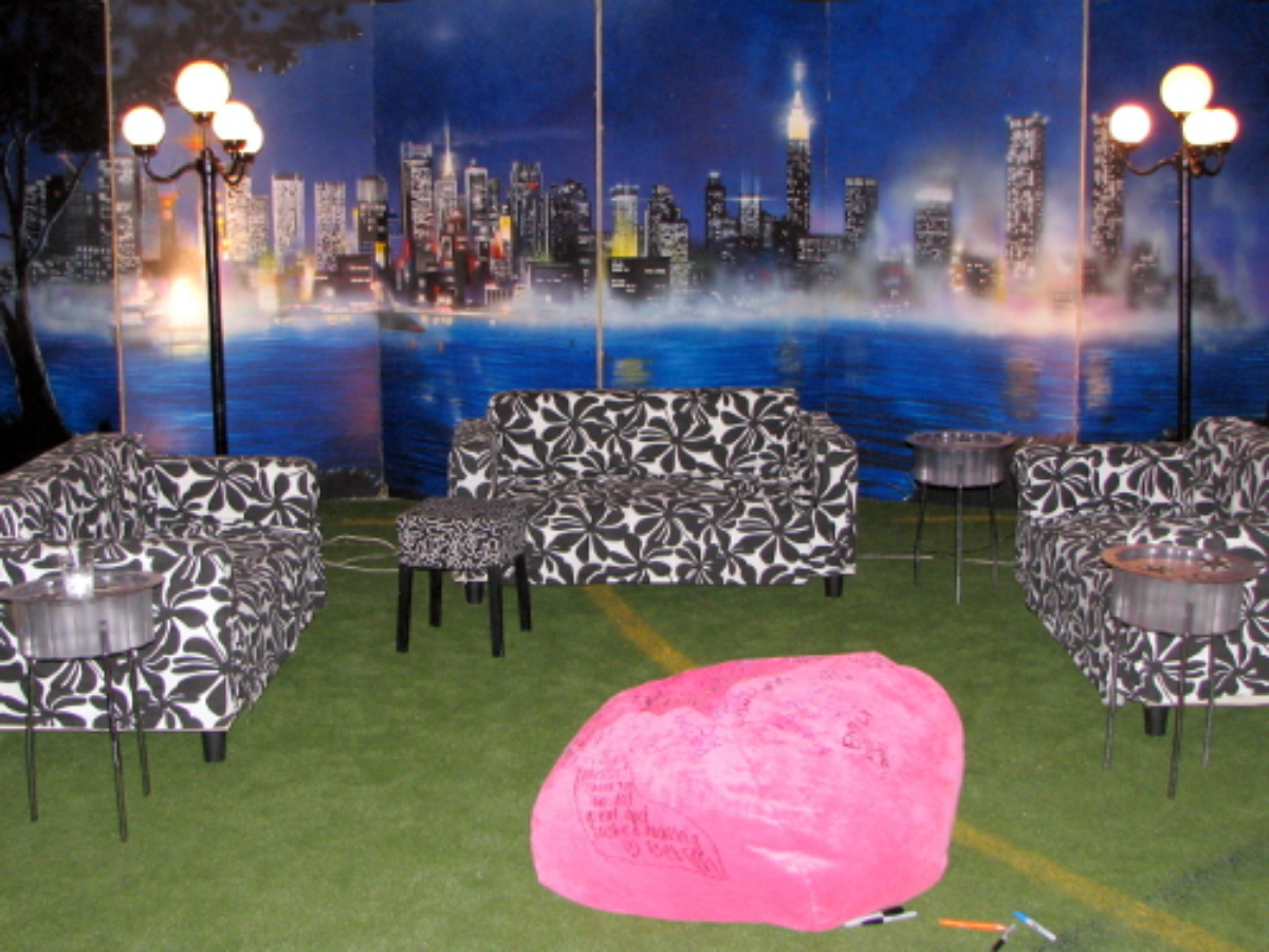 Skyline scene with furniture and street lamps