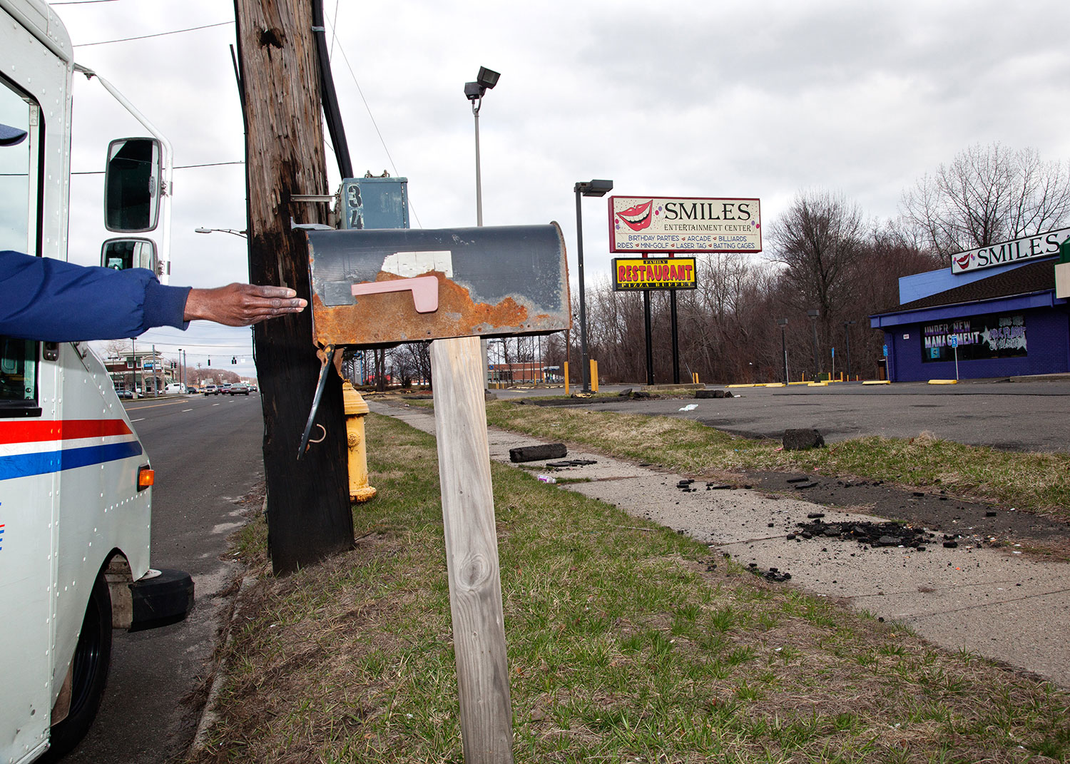   Smiles. Boston Post Road, CT,  2011  Archival fiber inkjet print mounted to yellow sintra  20 x 30 inches 