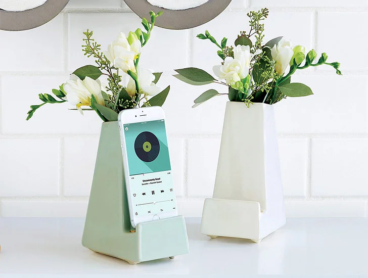 Bedside-Smartphone-Vase-1.jpg