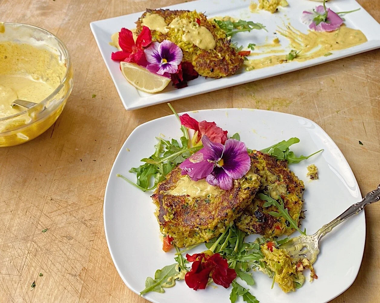 crab cakes + zesty greek yogurt aioli