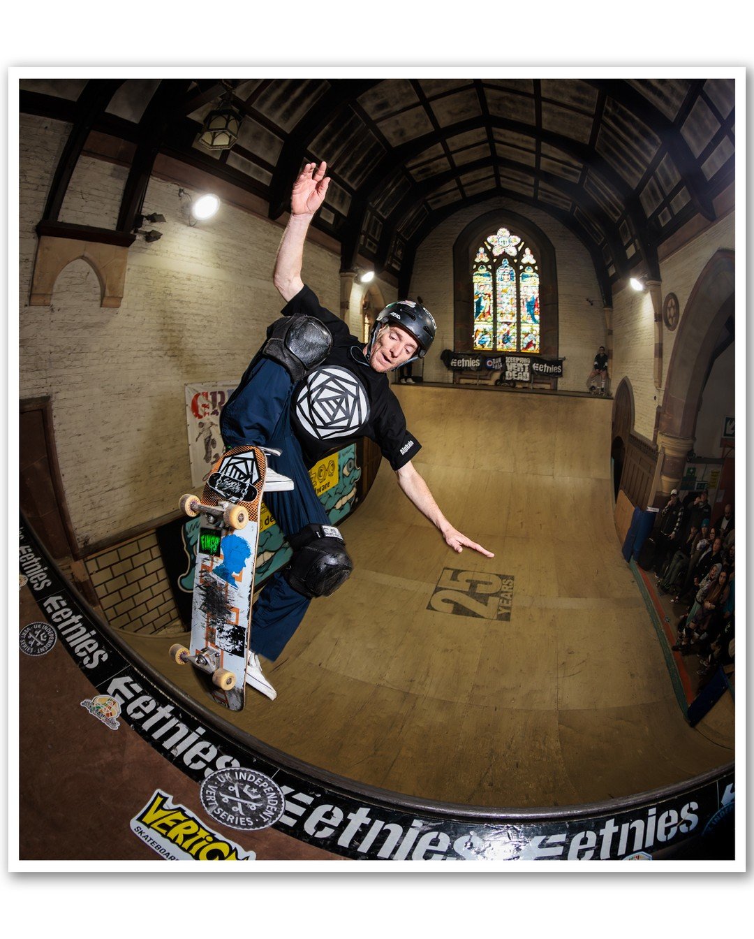 Adam Voss with an ollie Blunt and 1st place in the Male Open section of Round 1 of @ukvertseries events for 2024 @skaterhamskatepark

@verticalzine
@etniesskateboarding
@deeznutz_hardware
@bawbagsunderwear
@speedlabwheels

#skateboard #skateboarding 