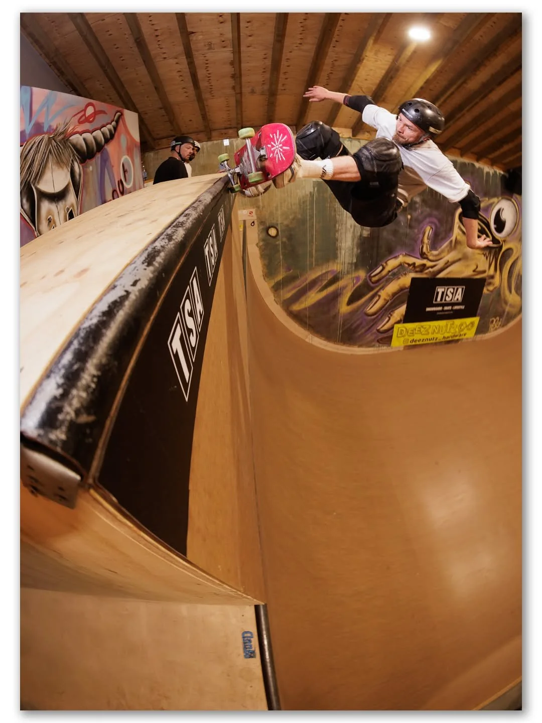 Next up 3 shots from Saturdays best trick competition @thehighlandhideout and possibly the worlds largest vert extension, which I think came in at around 4 extra foot of vert!

1: @thelangram 
2: @ruari_rawdog
3: @a_rocky_mountain 

@thesnowboardasyl