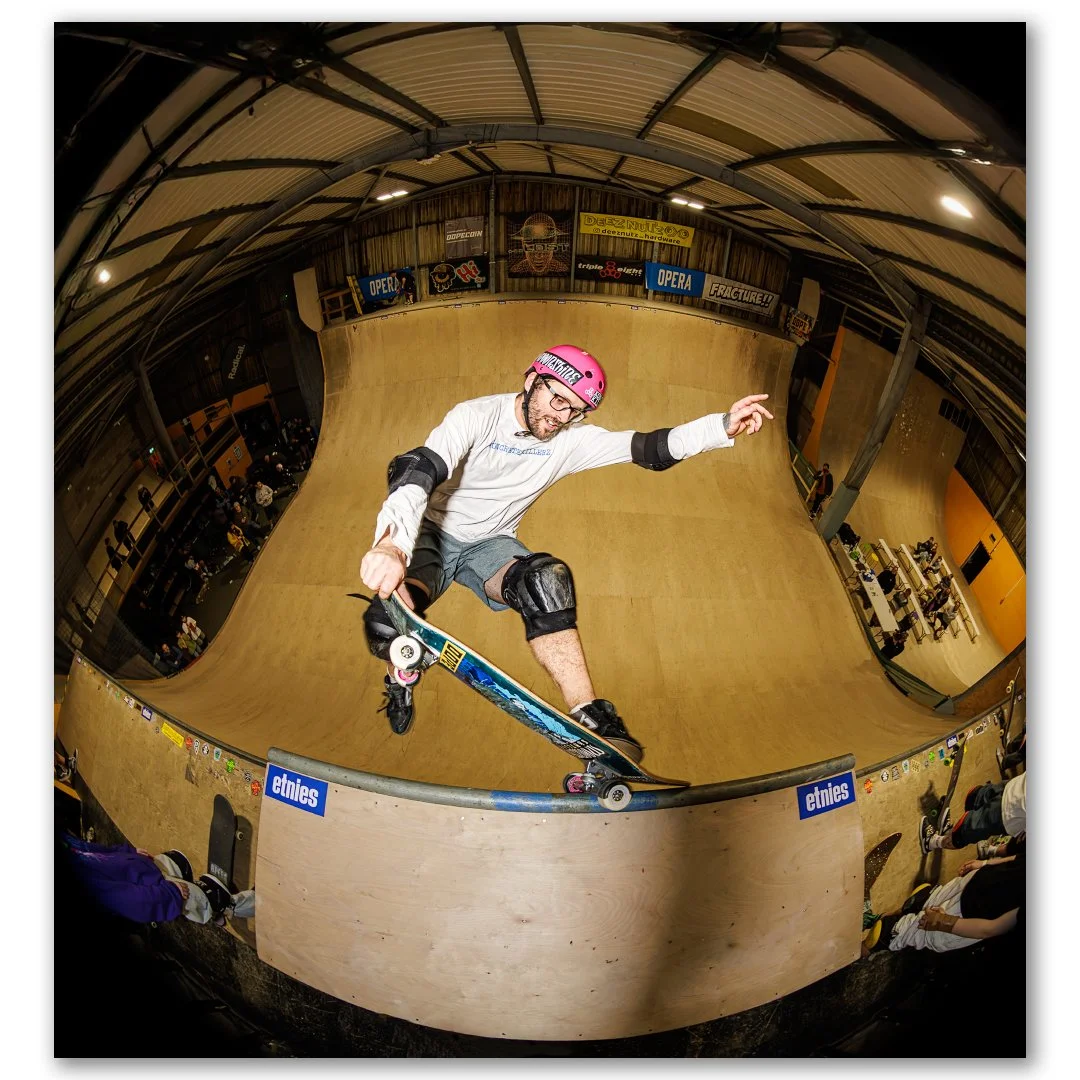 Finally here are some shots from the Pro/Am section from the @ukvertseries's final round of the year from @mounthawke in Cornwall.

1: @jjakeanderson on the extension
2: @zakkutz on the extension
3: @thelangram and @elliott.mallinson 
4: @axel.renoui