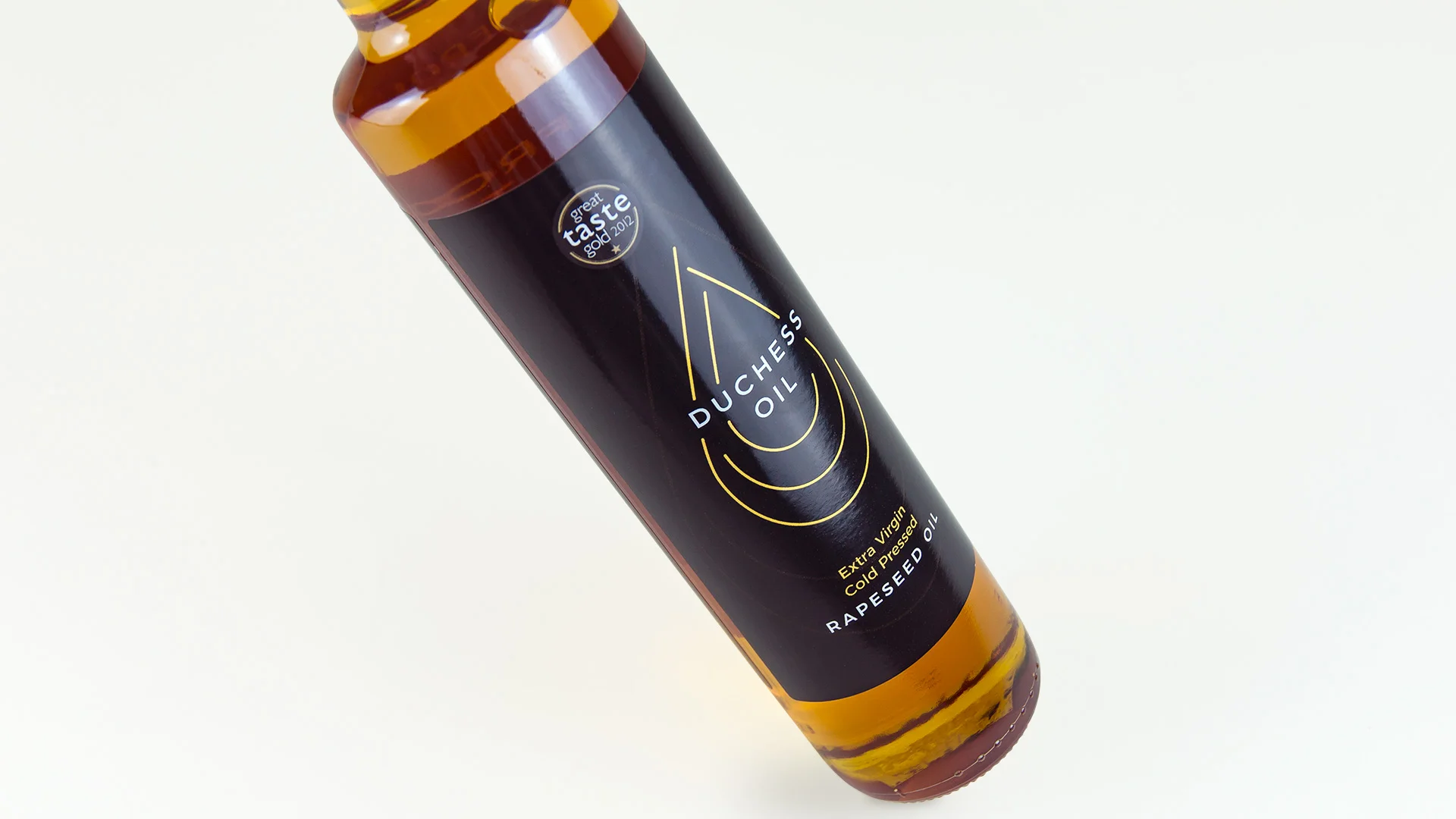 duchess_oil_bottle_closeup_01.jpg