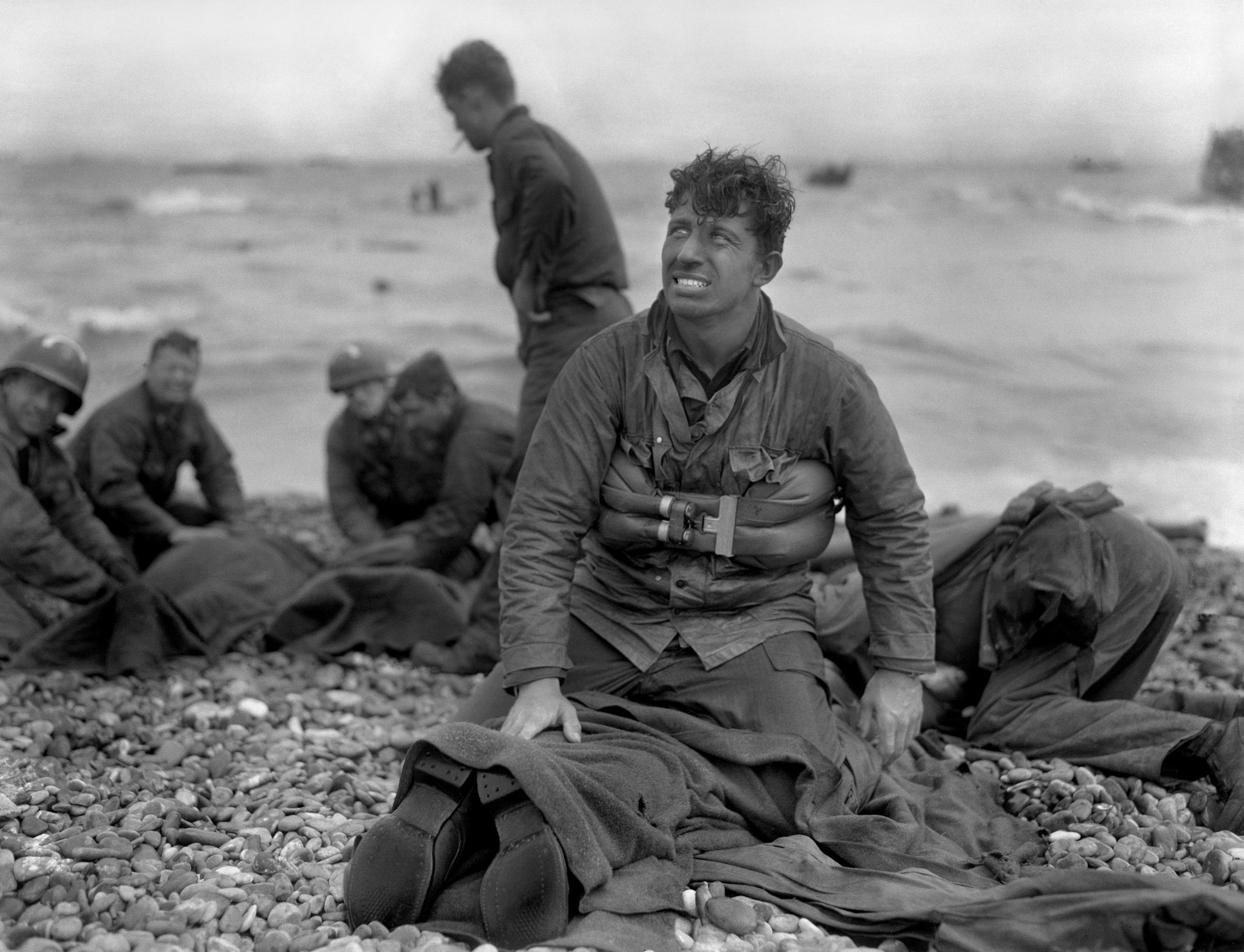 Нормандия 1944 год. Robert capa высадка в Нормандии.