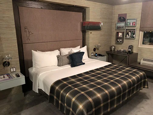 Farmer's Daughter Hotel room