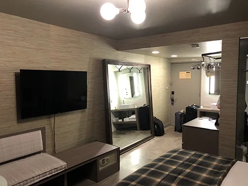 Farmer's Daughter Hotel room